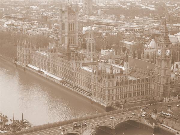Palace of Westminster and Big Ben along the Thames, busy bridge in foreground