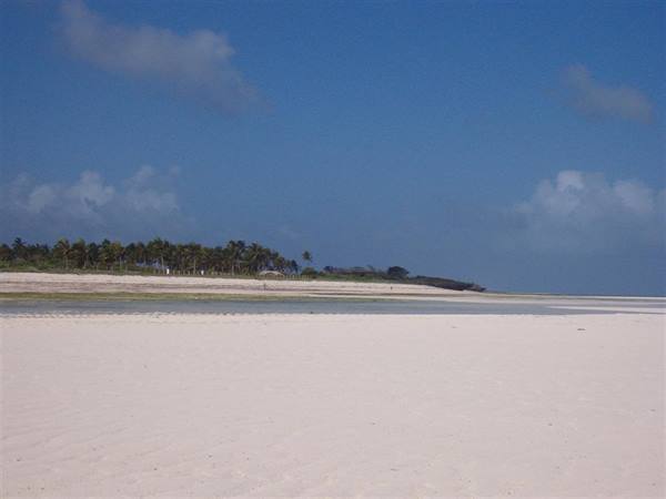 Kenya - sandbanks at low tide