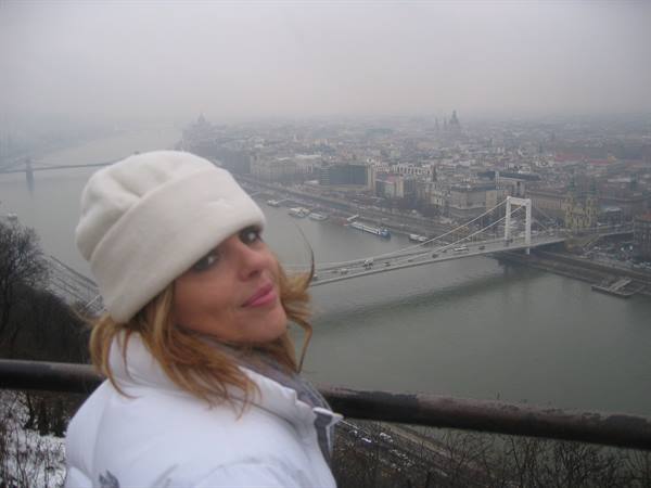 Girl in white hat in front of the Danube and Budapest's Elisabeth Bridge in the fog