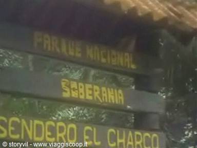 Wooden sign of Parque Nacional Sebria, sendero El Charco