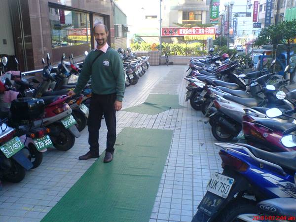 But why so many scooters here in Taipei???