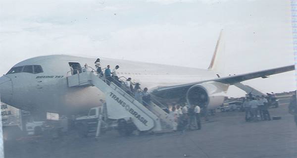 Passengers boarding a Transbrasil Boeing via mobile stairs