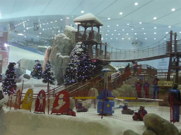 SKI SLOPE AT THE MALL OF THE EMIRATES