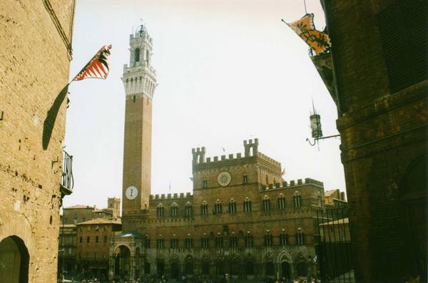 Torre del Mangia and Palazzo Pubblico overlooking Siena's Piazza del Campo