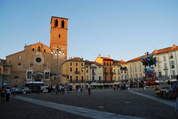 Piazza del Comune in Cremona, Torrazzo bell tower and cathedral, people strolling