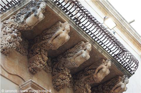 Noto, balcony