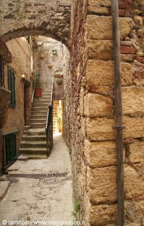 Capalbio alley