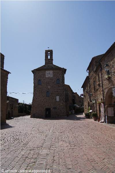 Sovana square