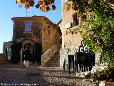 Eze little square