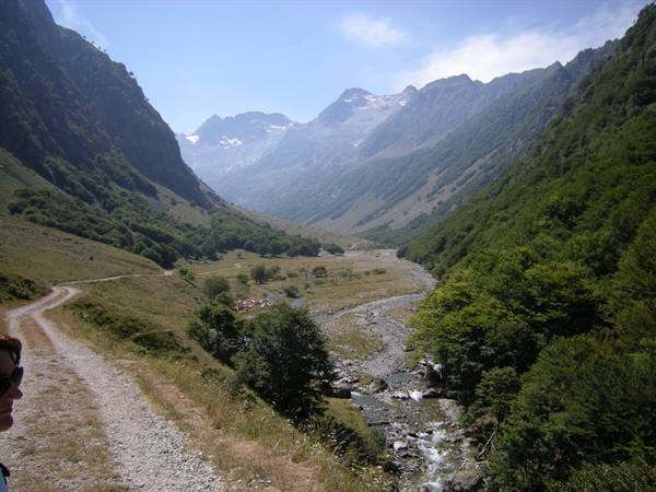 path to the lake of vei del bouc