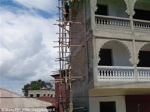 'Safety' scaffolding
