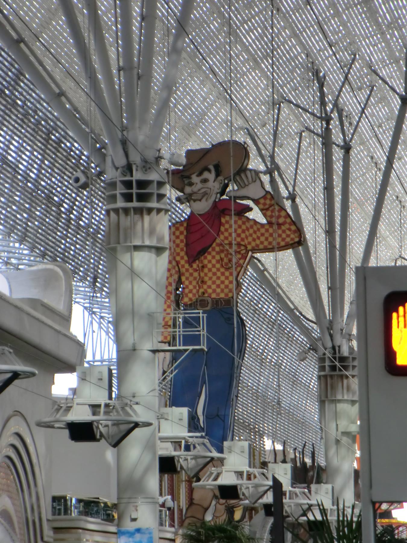 Insegna al neon del cowboy Vegas Vic sotto la copertura di Fremont Street