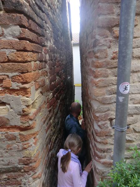 Ripatransone, the narrowest alley in Italy