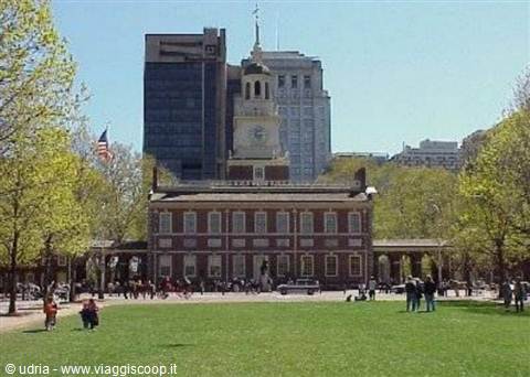 Independence Hall in Philadelphia on a sunny morning, tourists and children on the lawn