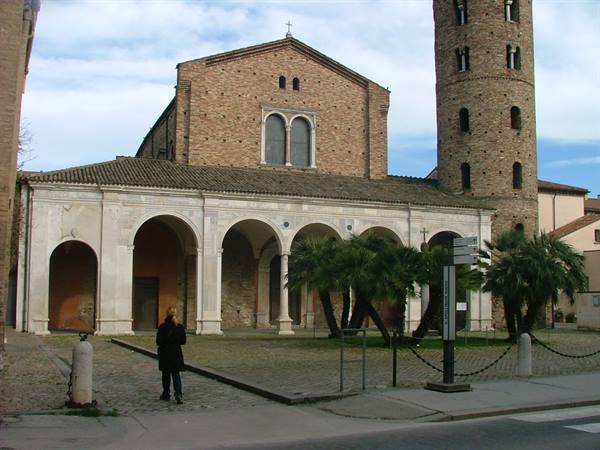 Basilica of Sant'Apollinare Nuovo in Ravenna, arcaded porch and cylindrical brick bell tower