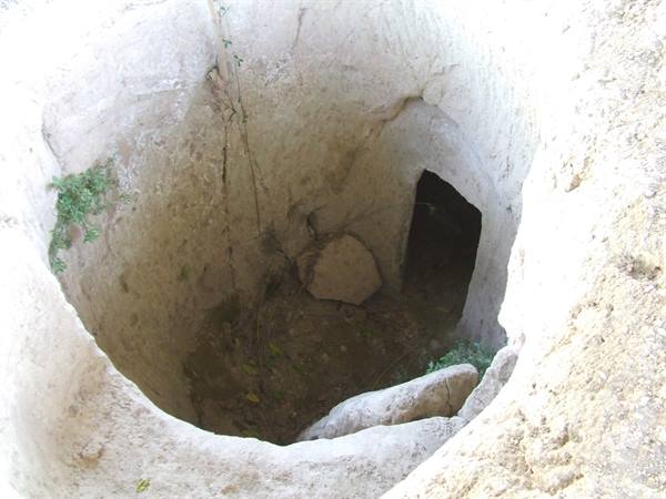 TAURASI - Oven tombs