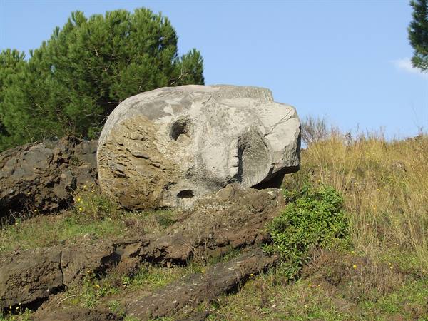 VESUVIAN AREA - Head carved in lava