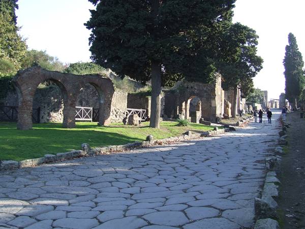 POMPEII - The street of the illustrious tombs