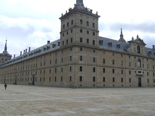 EL ESCORIAL : The immense quadrangle