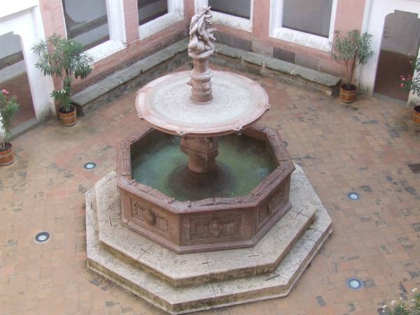 VISEGRAD - Ancient Fountain in the Royal Palace