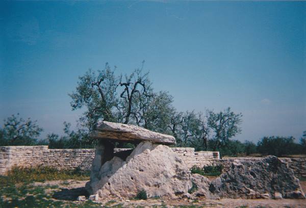 BISCEGLIE - Dolmen of Chianca