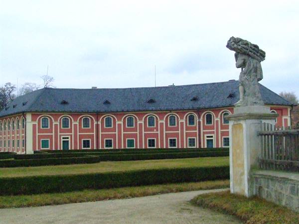 VELTRUSY - Royal Palace