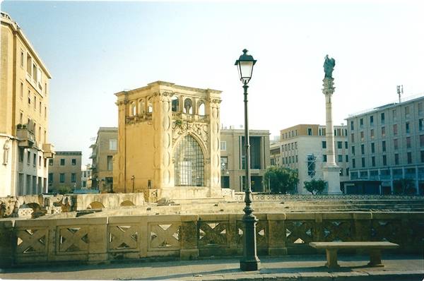 LECCE - Piazza S. Oronzo