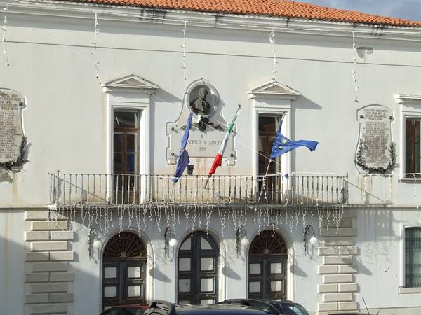 MORRA DE SANCTIS - Town Hall