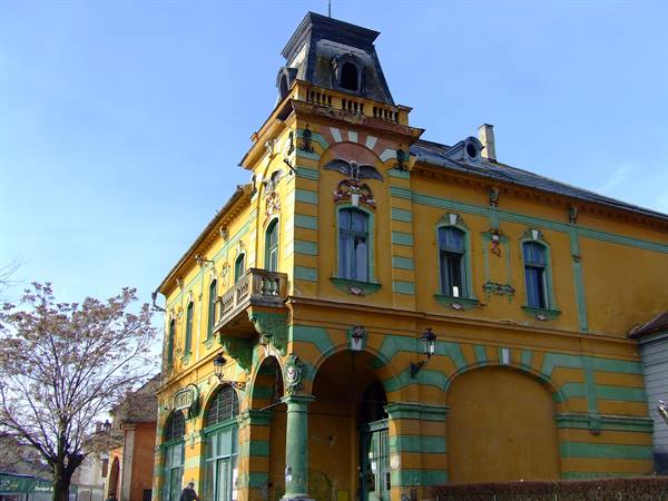 MEDIAS - Old Town