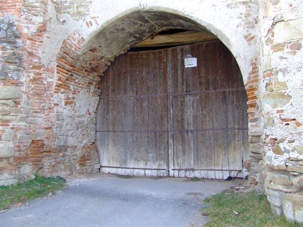 MOSNA - Entrance to the main Tower