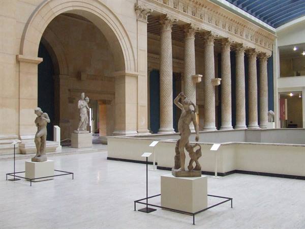 BRUSSELS- Museum of History: Colonnade of Apamea