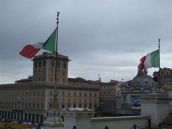 ROME - The Piazza and Palazzo Venezia from the Vittoriano