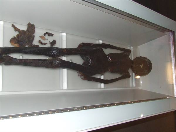 ROME - National Museum: the mummy of Grottarossa