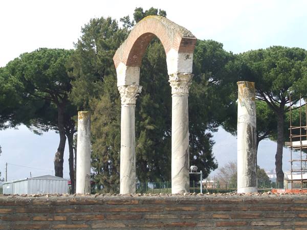 MINTURNAE - Arch