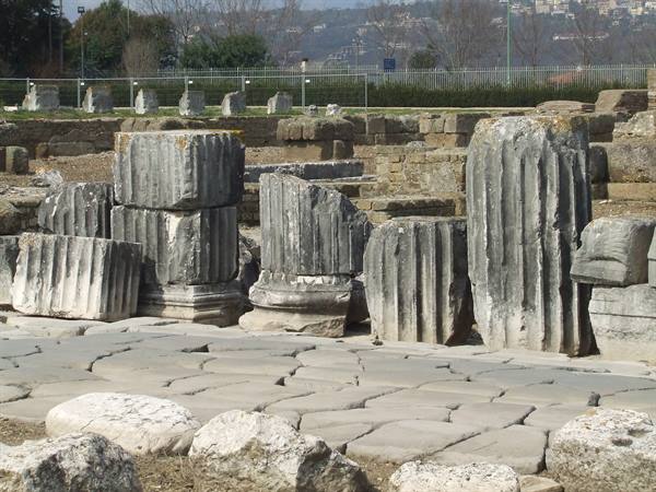 MINTURNAE - Column fragments