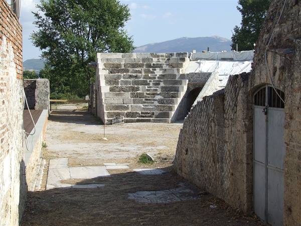GRUMENTUM (PZ) - Entrance to the Theatre