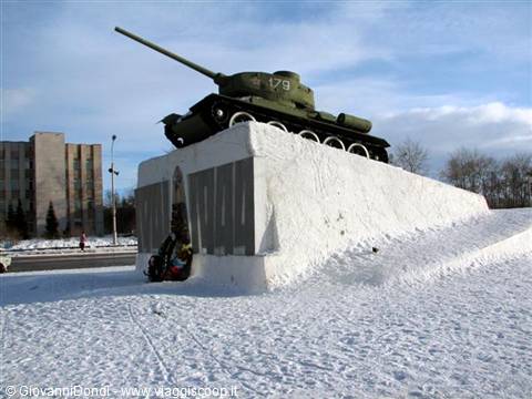 A tank dominates the main square of Kandalaksha
