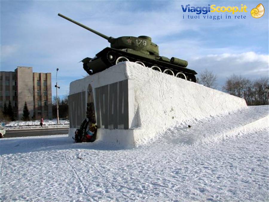 A tank dominates the main square of Kandalaksha