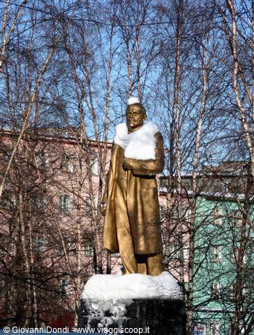 The statue of Lenin, with a curious scarf of snow