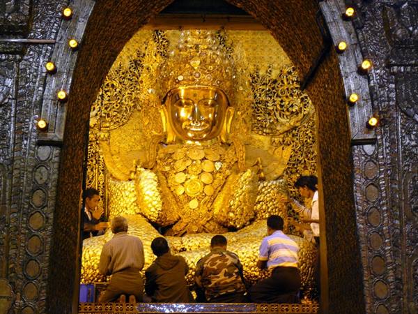 Mandalay, Mahamuni Pagoda