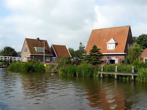 By bike between Edam, Volendam and Marken