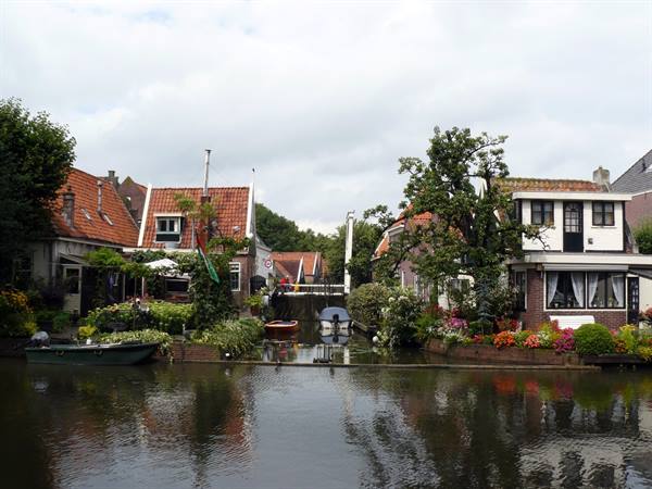 By bike between Edam, Volendam and Marken