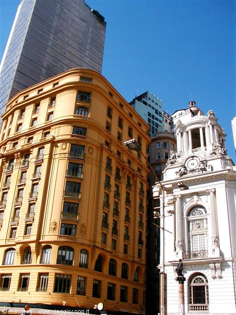 Centre, contrasts