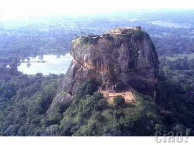 SIGIRIYA (image taken from the web)
