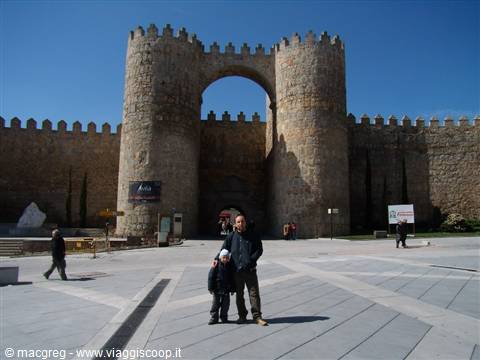Avila, entrance to the walls