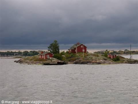 Towards Suomenlinna Fortress