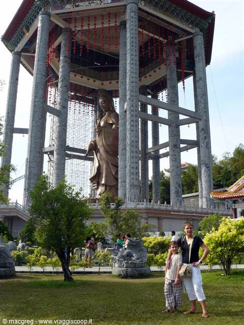 Woman and child under the pavilion housing the Guanyin statue, Kek Lok Si
