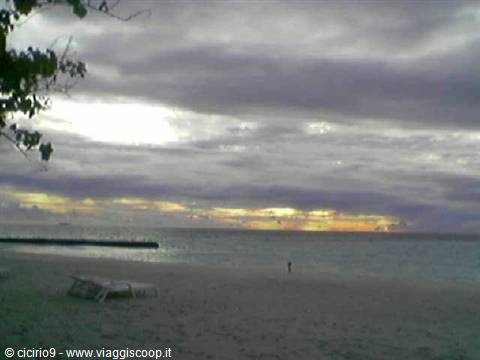 'fake' Maldivian sunset