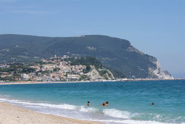 the sea of Marcelli, with Numana in the background