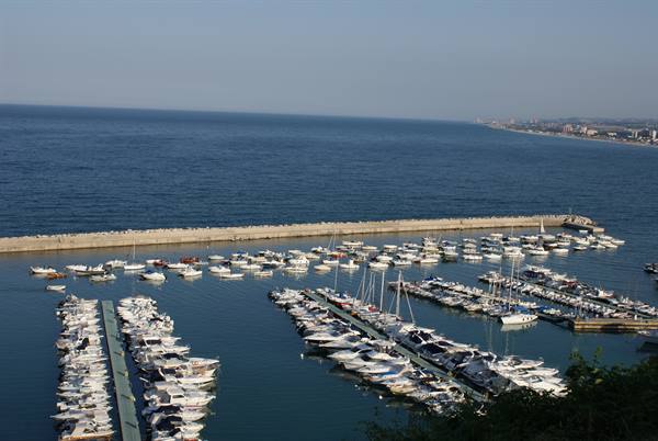 Numana the port